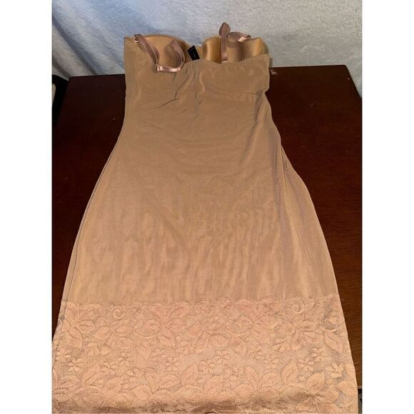 Marilyn Monroe full body shapewear size medium - Picture 3 of 5